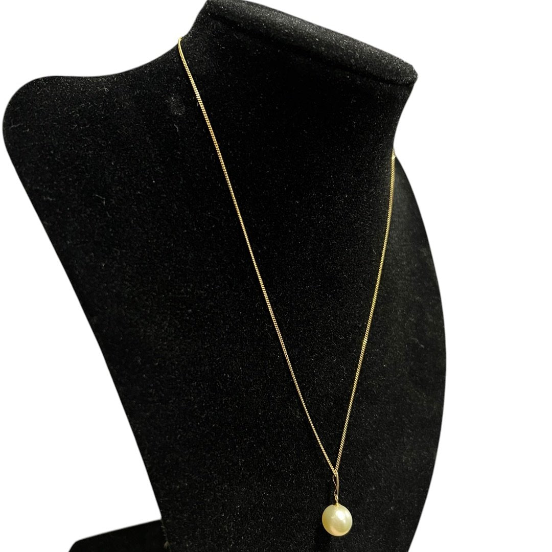 Pearl Necklace detail