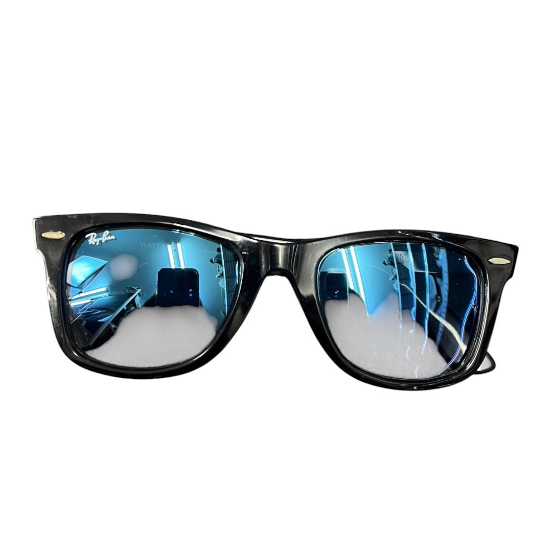 RAY-BAN Wayfarer detail