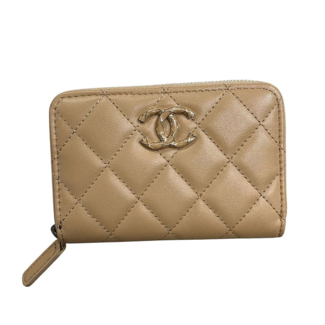 CHANEL Zip Wallet detail