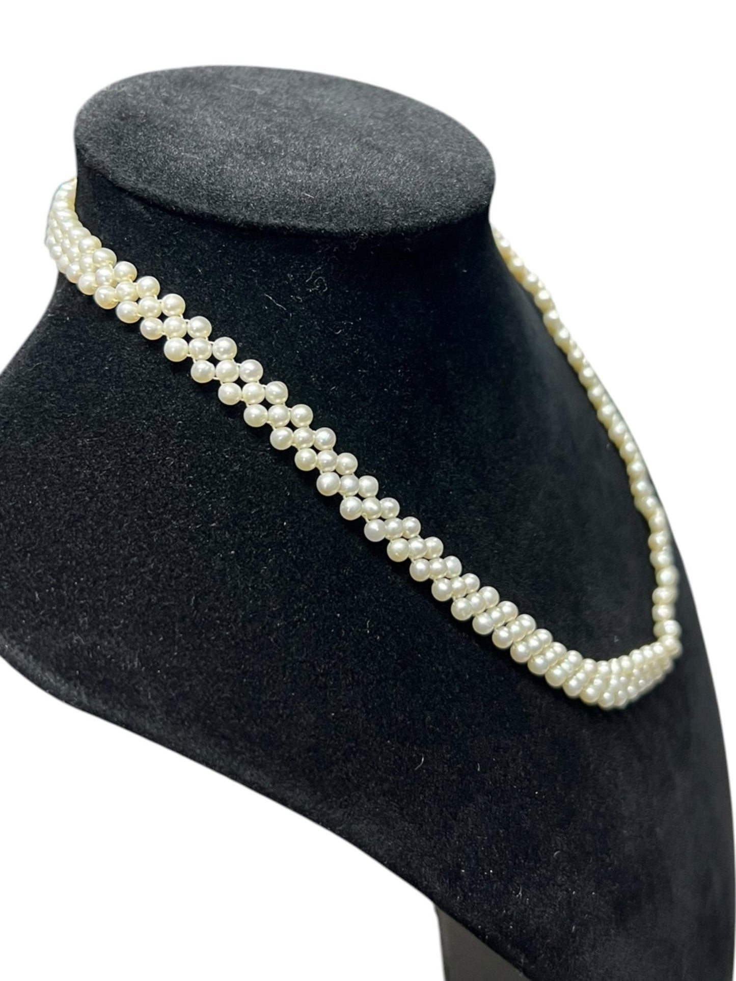 Pearls Necklace White / Cream Gold-tone Hardware | Authentic Pre-Owned Luxury