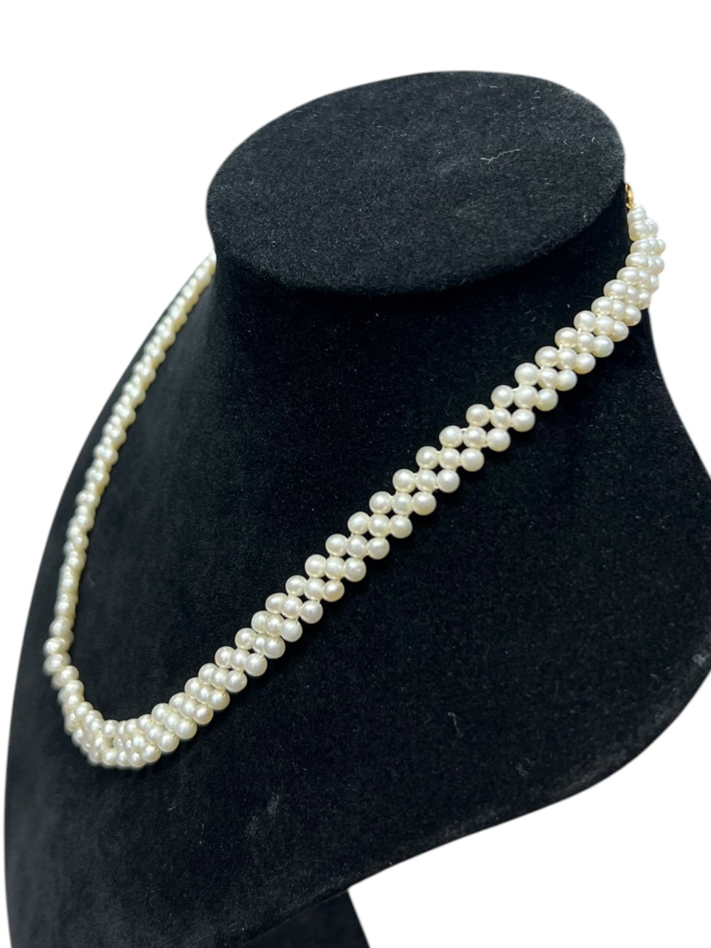 Pearls Necklace White / Cream Gold-tone Hardware | Authentic Pre-Owned Luxury
