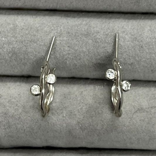 UNBRANDED Accessory 14K White Gold Hoop Earrings Silver White Gold Hardware | Authentic Pre-Owned Luxury