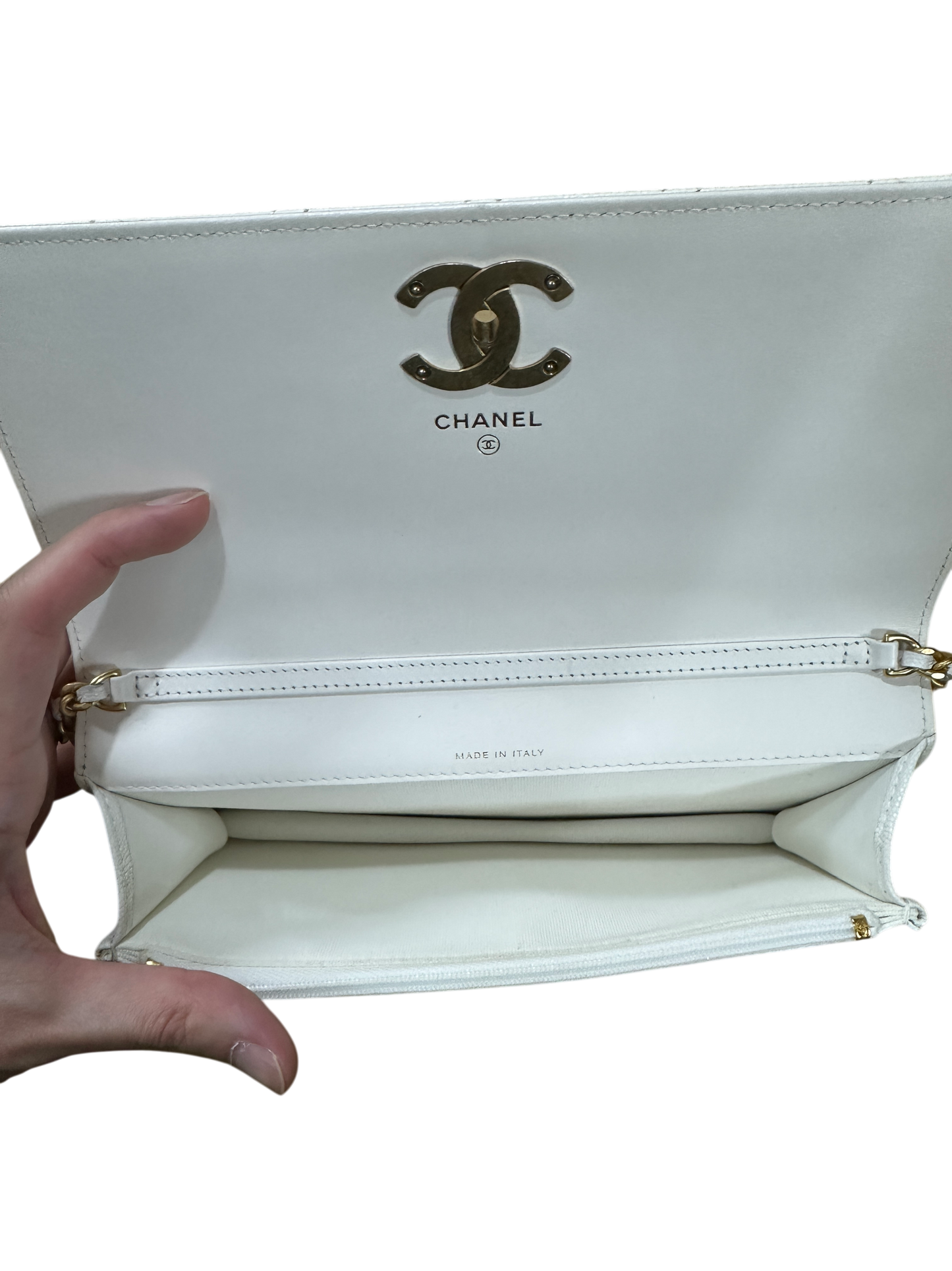 T-Family Chanel Matelasse 21 Camellia CC Wallet on Chain WOC White Caviar Leather Gold Hardware - | Authentic Pre-Owned Luxury